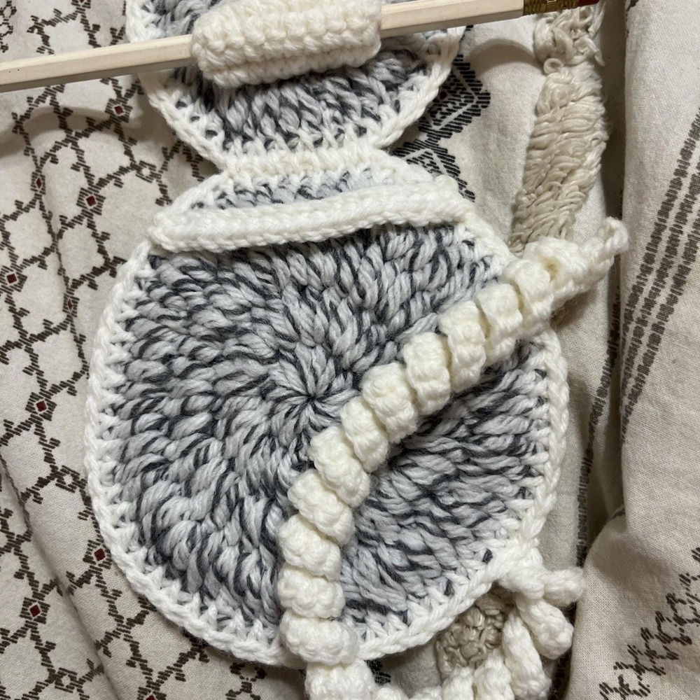 VTG Crochet Kitty With Curly White Tail Pencil Holder Wall Hanging Gray White - Picture 3 of 4
